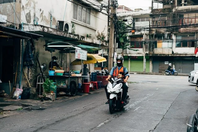 Electric motorcycle showcasing advanced technology